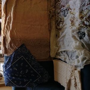 Set of 4 scarves 8 dollars firm